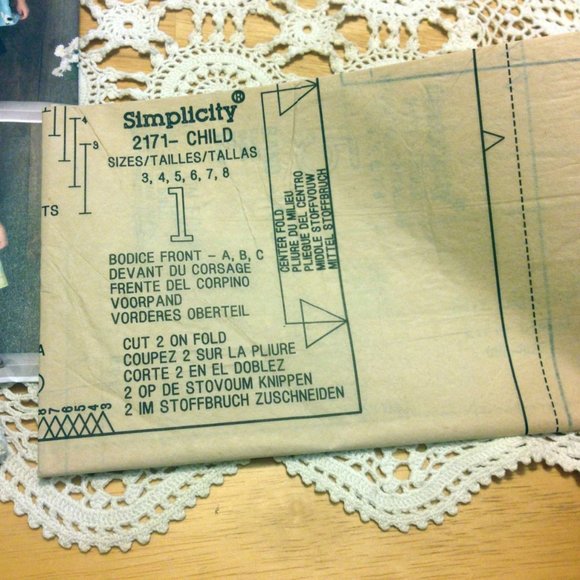 Uncut, factory folded Sarah Rose Simplicity sewing pattern 2171 Size A - Picture 3 of 6